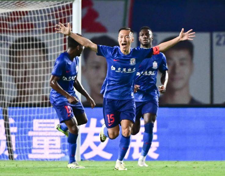 满冠体育- 亚冠今夜走向成谜，多伦多猛龙刷新队史纪录，气氛紧张，更衣室氛围转暖