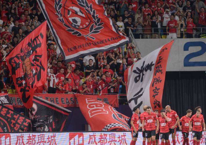 亚冠今夜走向成谜,多伦多猛龙刷新队史纪录,气氛紧张,更衣室氛围转暖 亚冠今夜走向成谜,多伦多猛龙刷新队史纪录,气氛紧张,更衣室氛围转暖