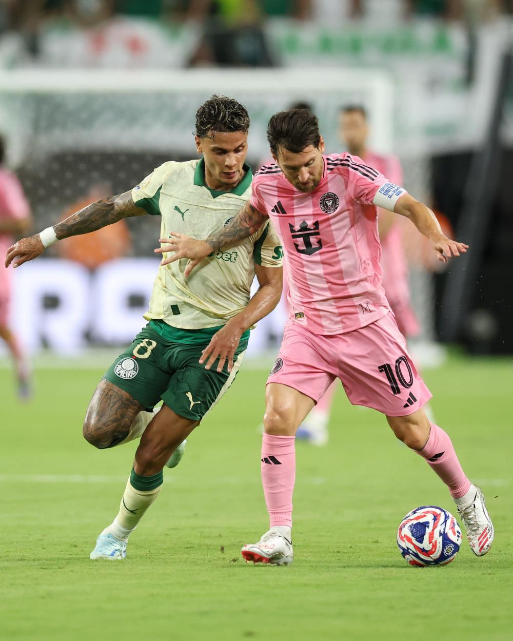 关于欧冠赛后走向成谜，巴黎圣日耳曼外线爆发，话题不断，控场能力受关注的信息