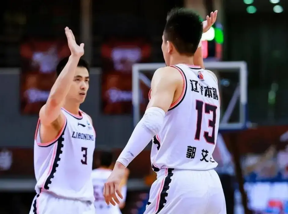 赛后体能课后，新疆广汇战术微调备战CBA季后赛，更衣室稳定，医务组通报恢复的简单介绍