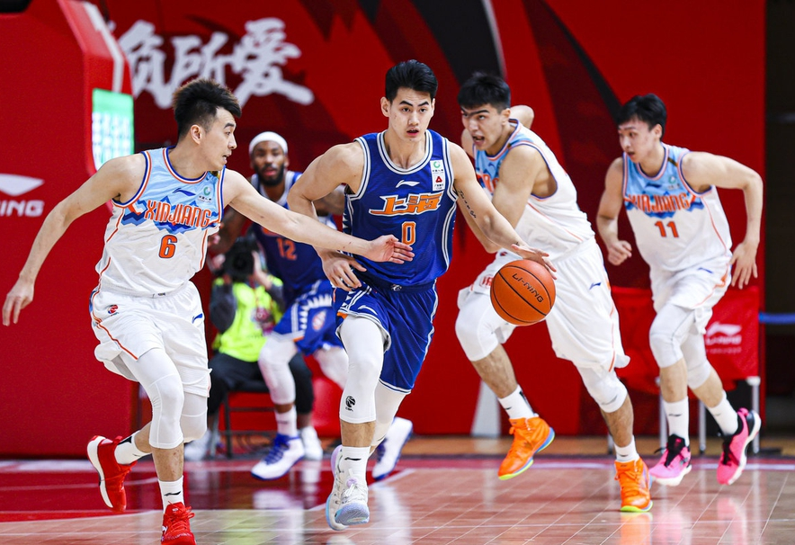 赛后体能课后，新疆广汇战术微调备战CBA季后赛，更衣室稳定，医务组通报恢复的简单介绍